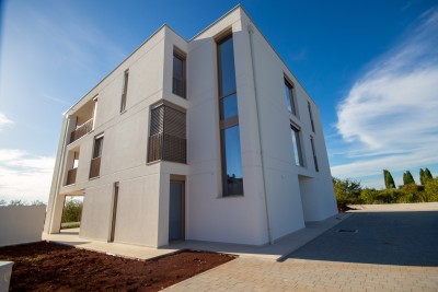LUXURIÖSE ZWEIZIMMERWOHNUNG IN NOVIGRAD – ZWEITER STOCK