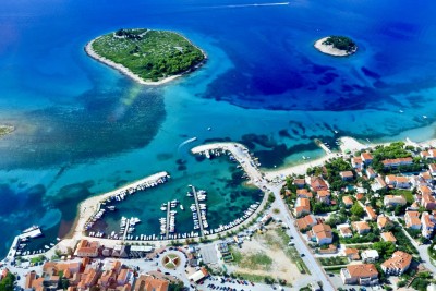 PAKOŠTANE – Haus nur 50 Meter vom kristallklaren Meer und wunderschönen Stränden entfernt!
