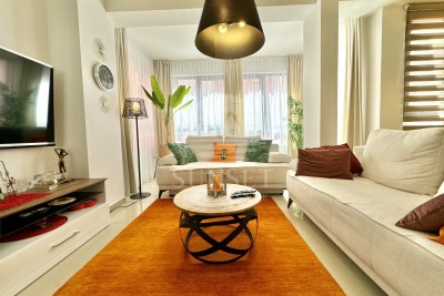 WOHNUNG IM ZENTRUM VON NOVIGRAD – ERSTE REIHE AM MEER